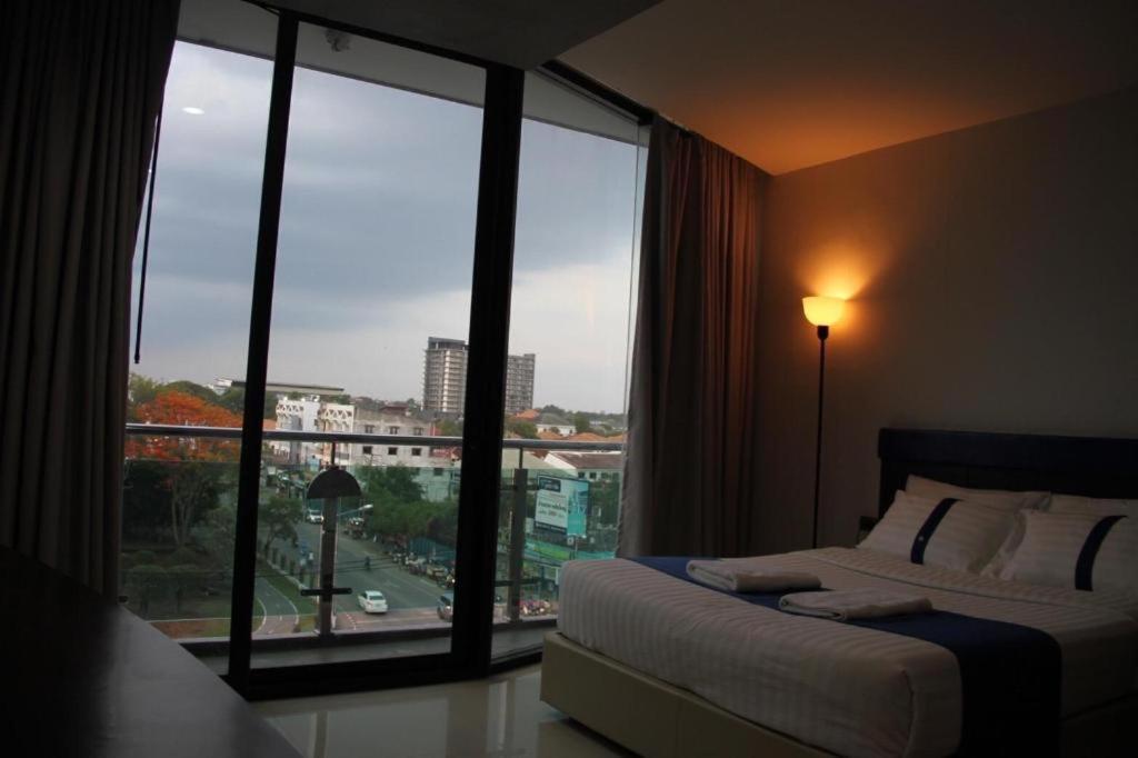 Ingtara Hotel Кхон Каен Екстериор снимка